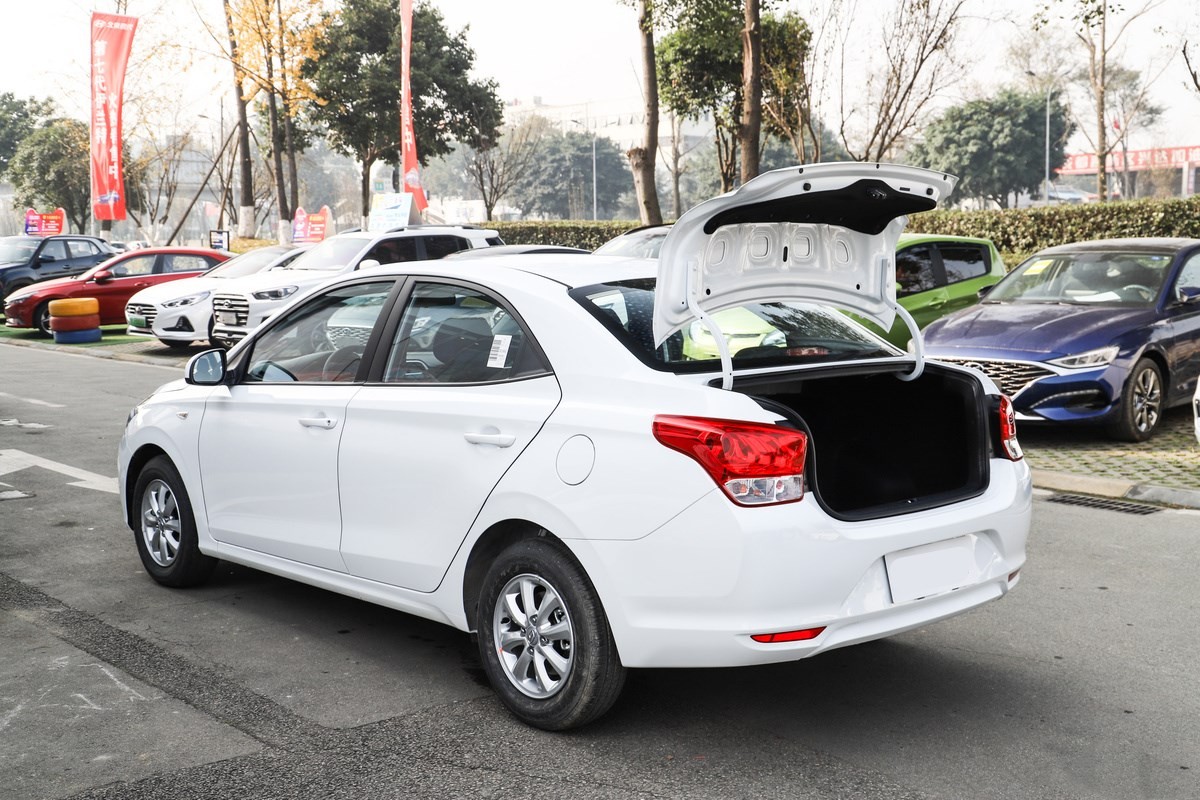 年轻人买什么车型最实用耐用安全,月薪三千买什么车最好