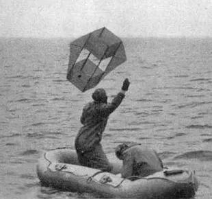 隐藏在海上船只不起眼角落的小黄盒，细数能救命的长波和短波电台