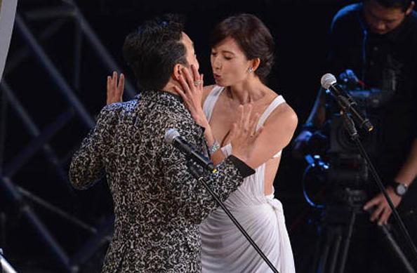 鹿晗被央视点赞,赵丽颖评价黄渤