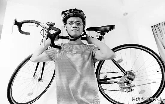 41岁创业百亿富翁，不通英文，8次拒签，他才是真正的华人之光