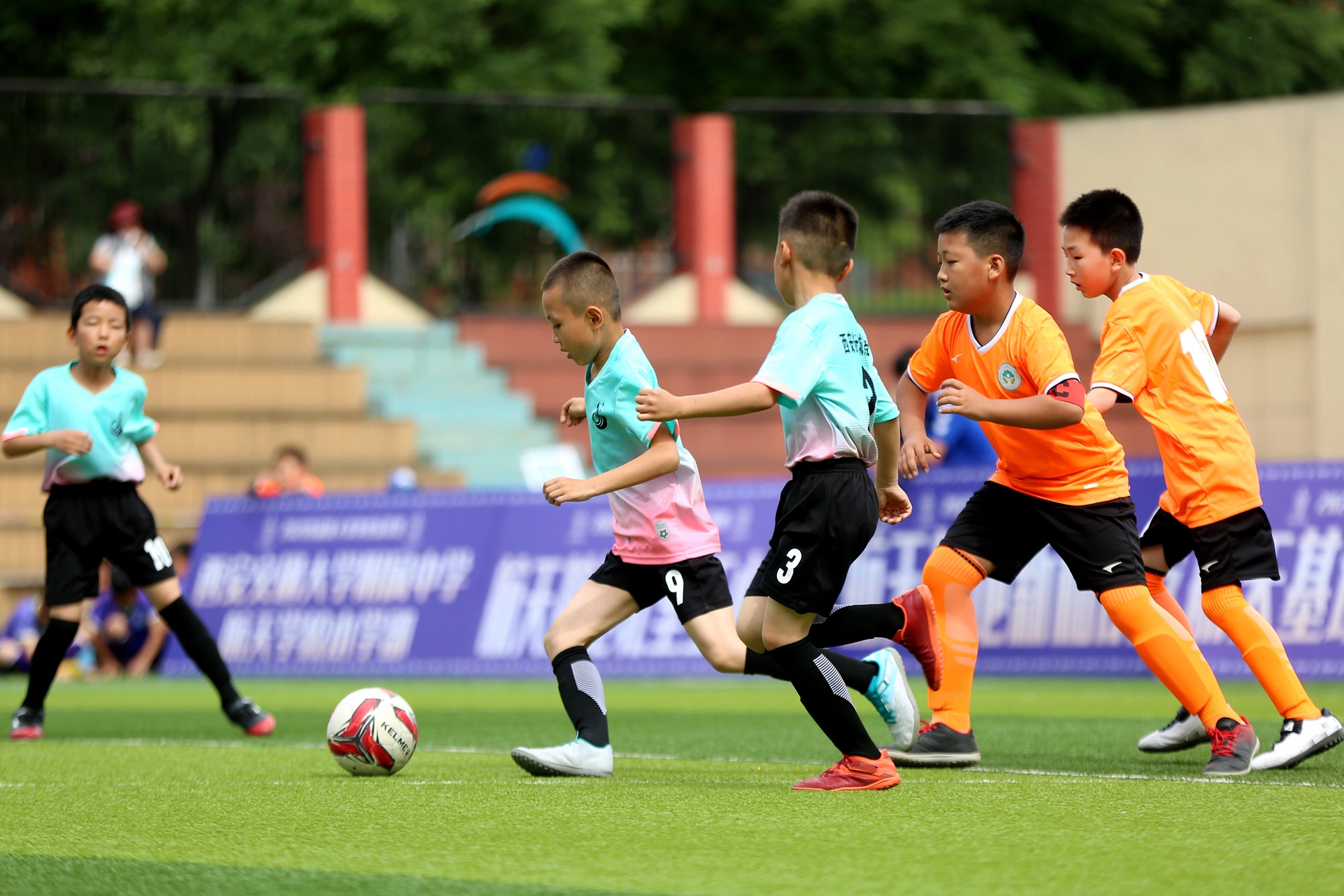 逐梦绿茵足球,逐梦绿茵场磨砺少年志