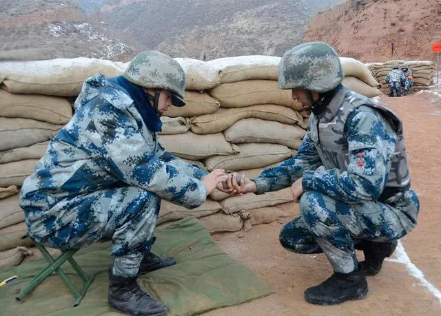 空军防寒皮大衣,空军迷彩军大衣