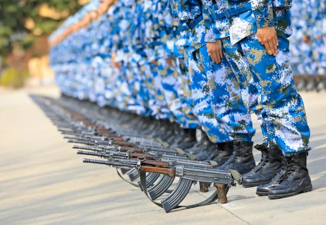 解放军先进武器帅照,解放军新步枪射击视频