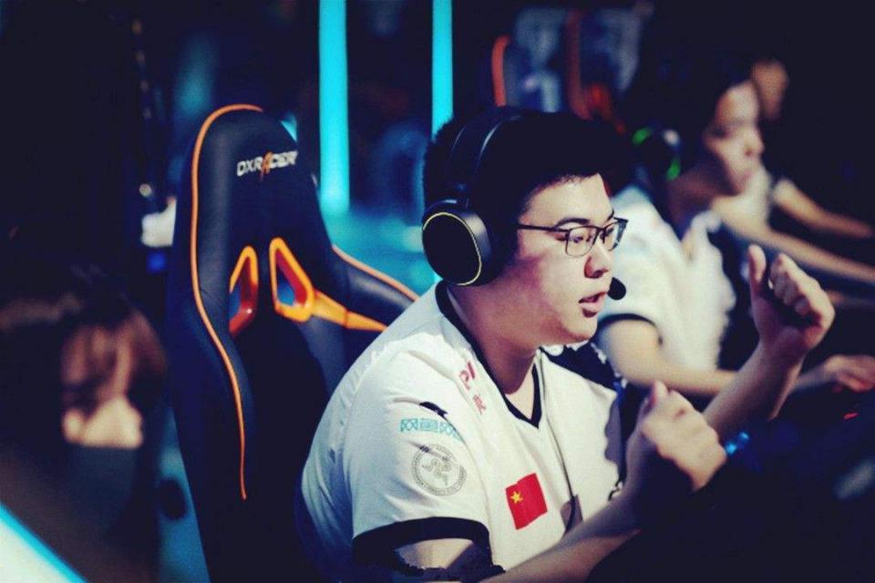 蓝战非为什么不和仓鼠玩了,蓝战非斗鱼最新消息