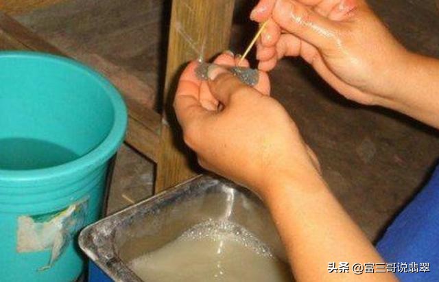 价值上亿的翡翠你知道几个呢,翡翠市场几十块钱的翡翠