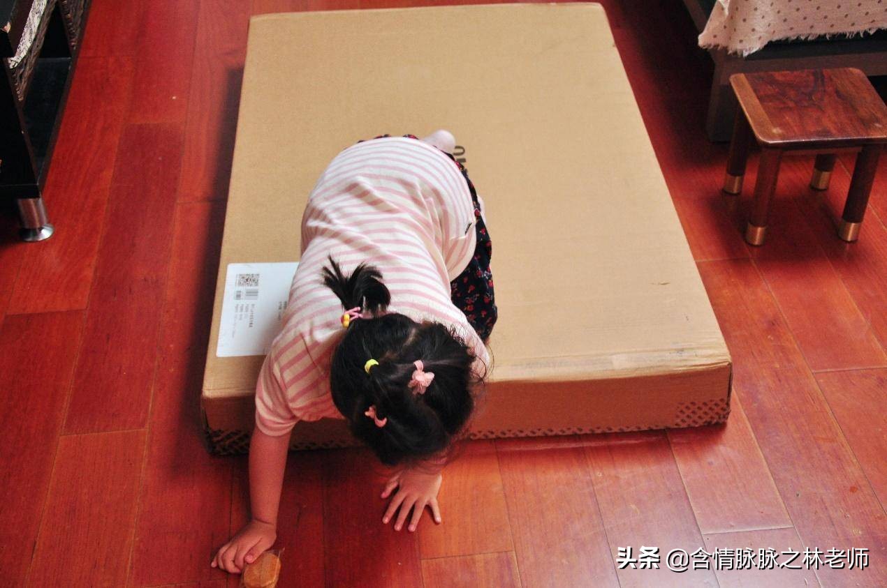 最新款式餐桌家用,实用实木餐桌款式推荐