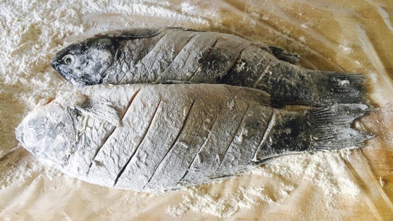 煎鱼入味又不破皮的诀窍,学会这六招煎鱼不掉皮好吃