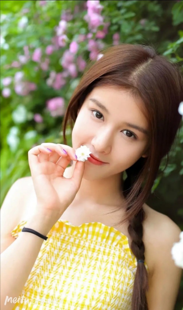 留在岁月深处的人的现代诗,现代情诗惊艳