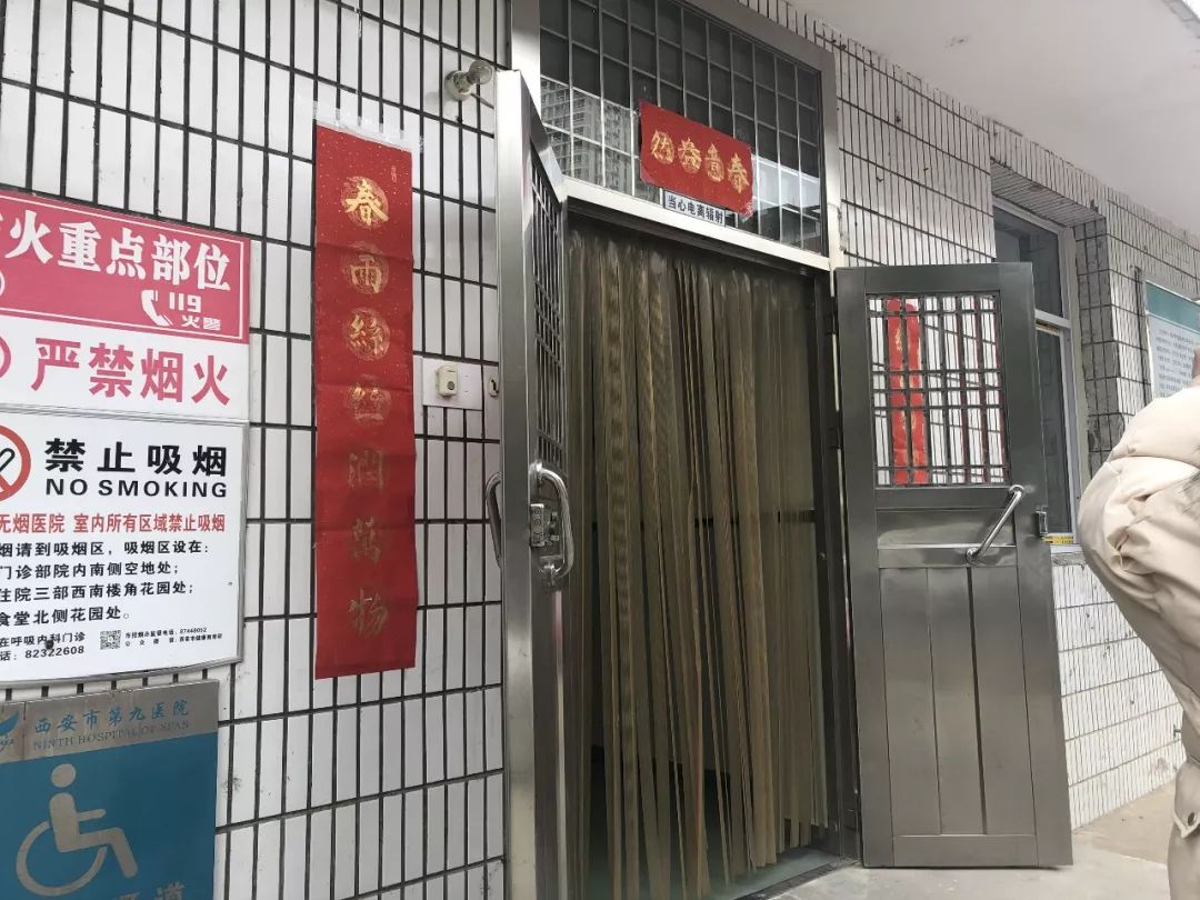 财源滚滚随春到春联怎么贴,春联福气满满财源滚滚