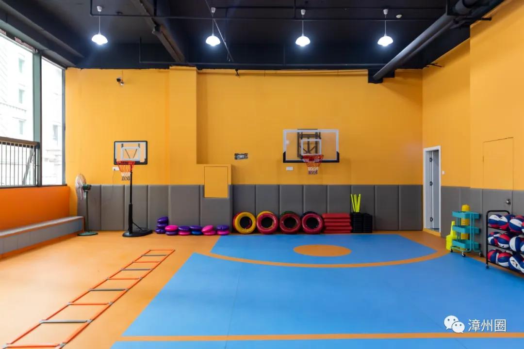 万达附近室内篮球班,万达金街二楼儿童篮球