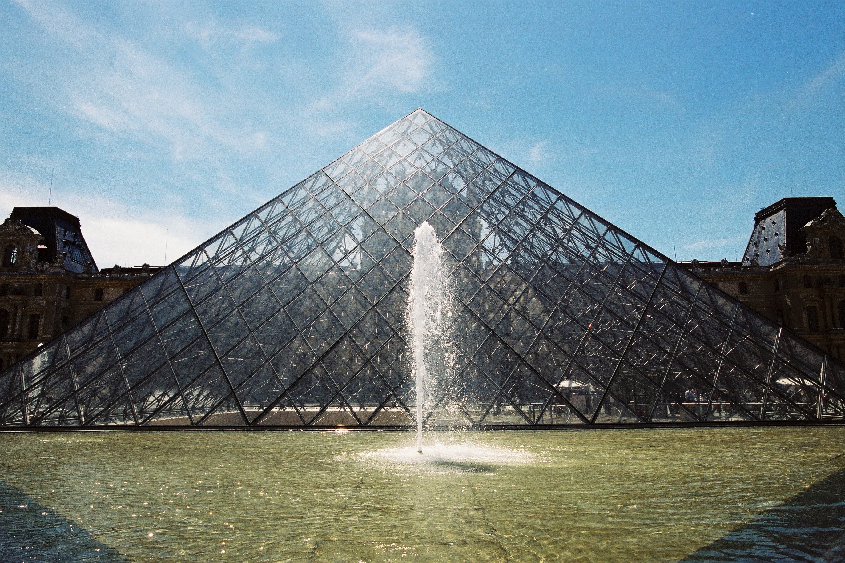 走进世界最大博物馆卢浮宫,世界四大博物馆之卢浮宫