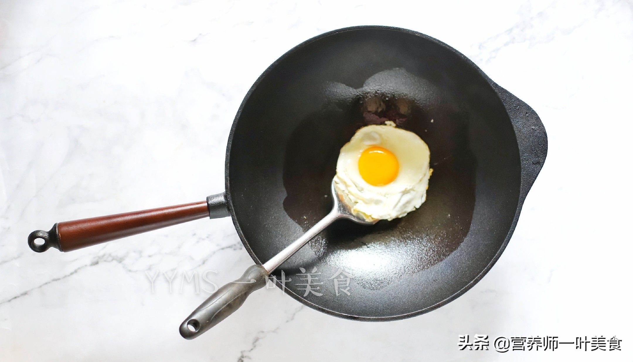 炒锅怎样开锅不粘锅,炒锅如何煎鱼不烂