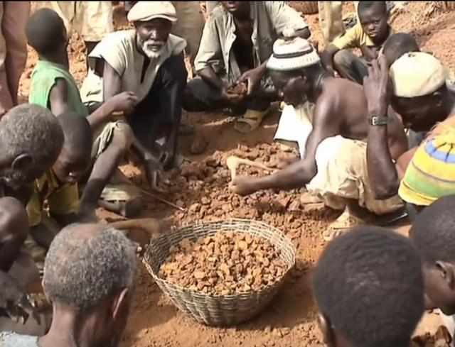 黑人跨入铁器时代的关键！揭秘两千年前的黑人冶铁术，包教不包会