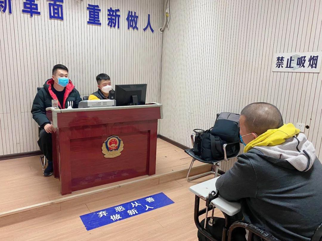 男子利用卖口罩诈骗一百四十万,男子以卖口罩为名诈骗130余万元