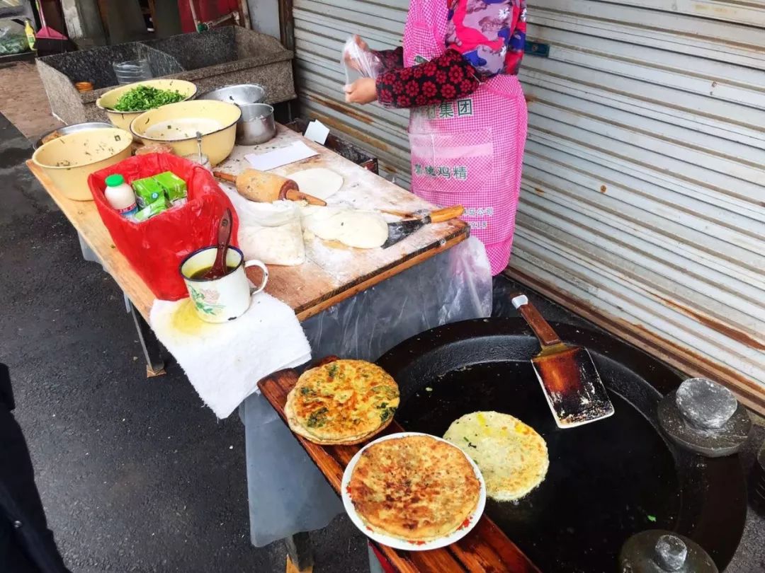 摆地摊没有一点绝活还真赚不了钱,农村摆地摊有什么致富项目