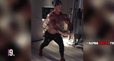 肌肉猛男展示腹肌胸肌,肌肉男八块腹肌和强壮的胸肌