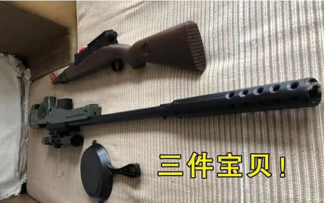 两千块钱的awm狙击枪,花3万买吃鸡装备