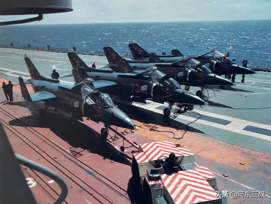 垂直起降战斗机雅克144,雅克38垂直起降战