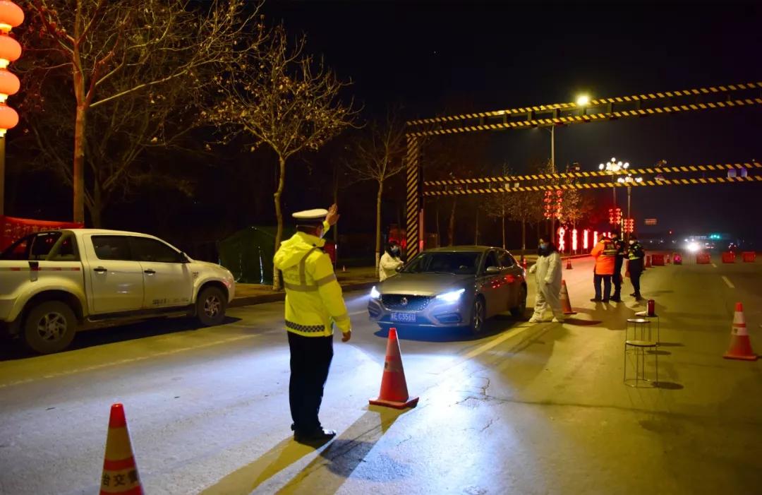 致敬坚守防疫一线的守门人,坚守岗位做表率抗击疫情当先锋