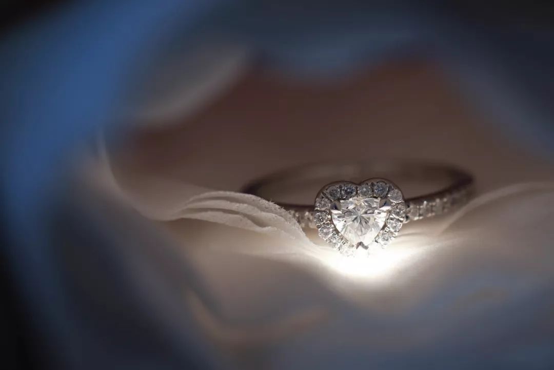 “我是公主”!财务科长贪污307万,拿242万买水晶首饰