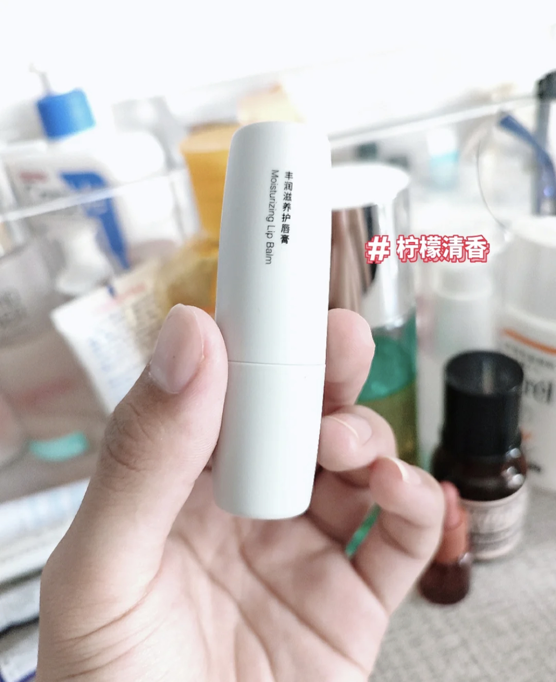 滋润橘色唇膏推荐哪款好用 (平价润唇膏去死皮滋润测评)