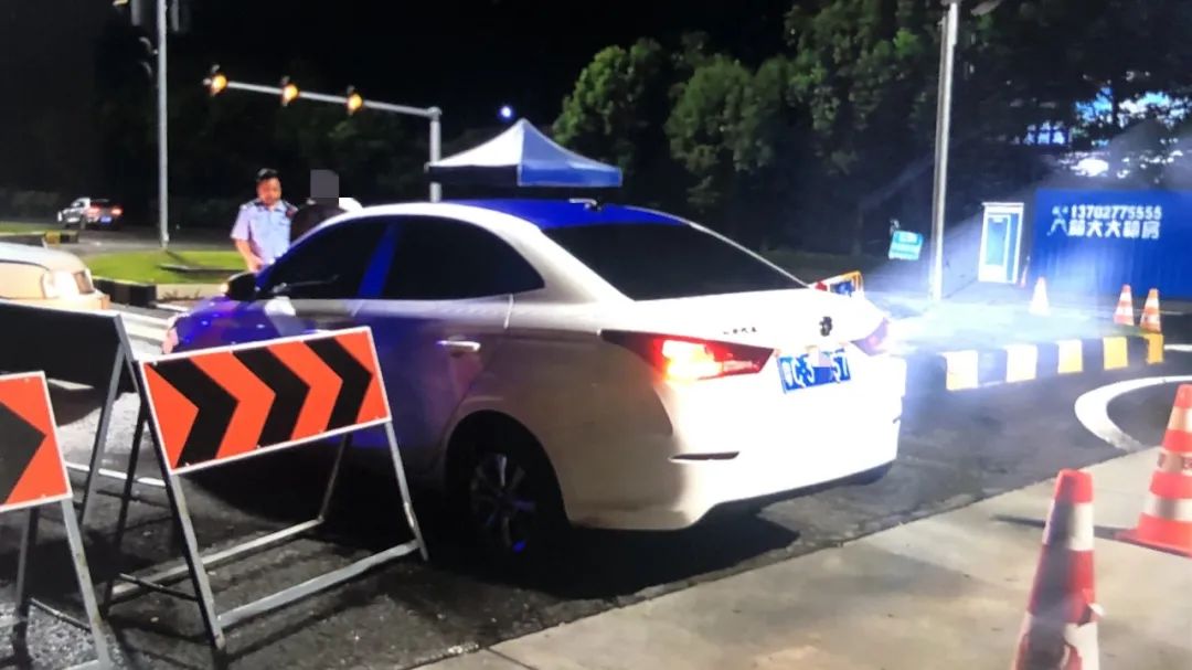 男子租共享汽车发现不对劲,一男子租共享汽车发现不对劲