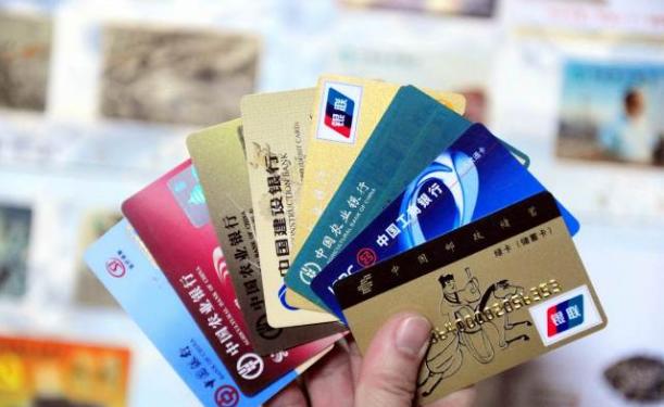 银行卡转账限制1000元怎么解决,银行卡转给别人转账被限制怎么办