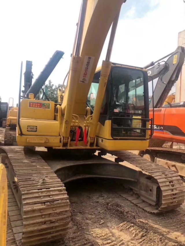 原版小松220-7。性能稳定，价格便宜，看中私聊！