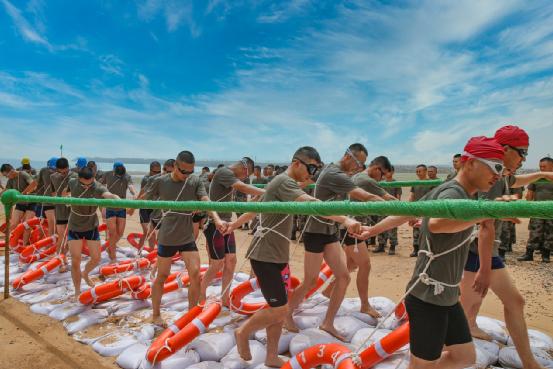 直击!第71集团军防空劲旅海上战斗誓言!