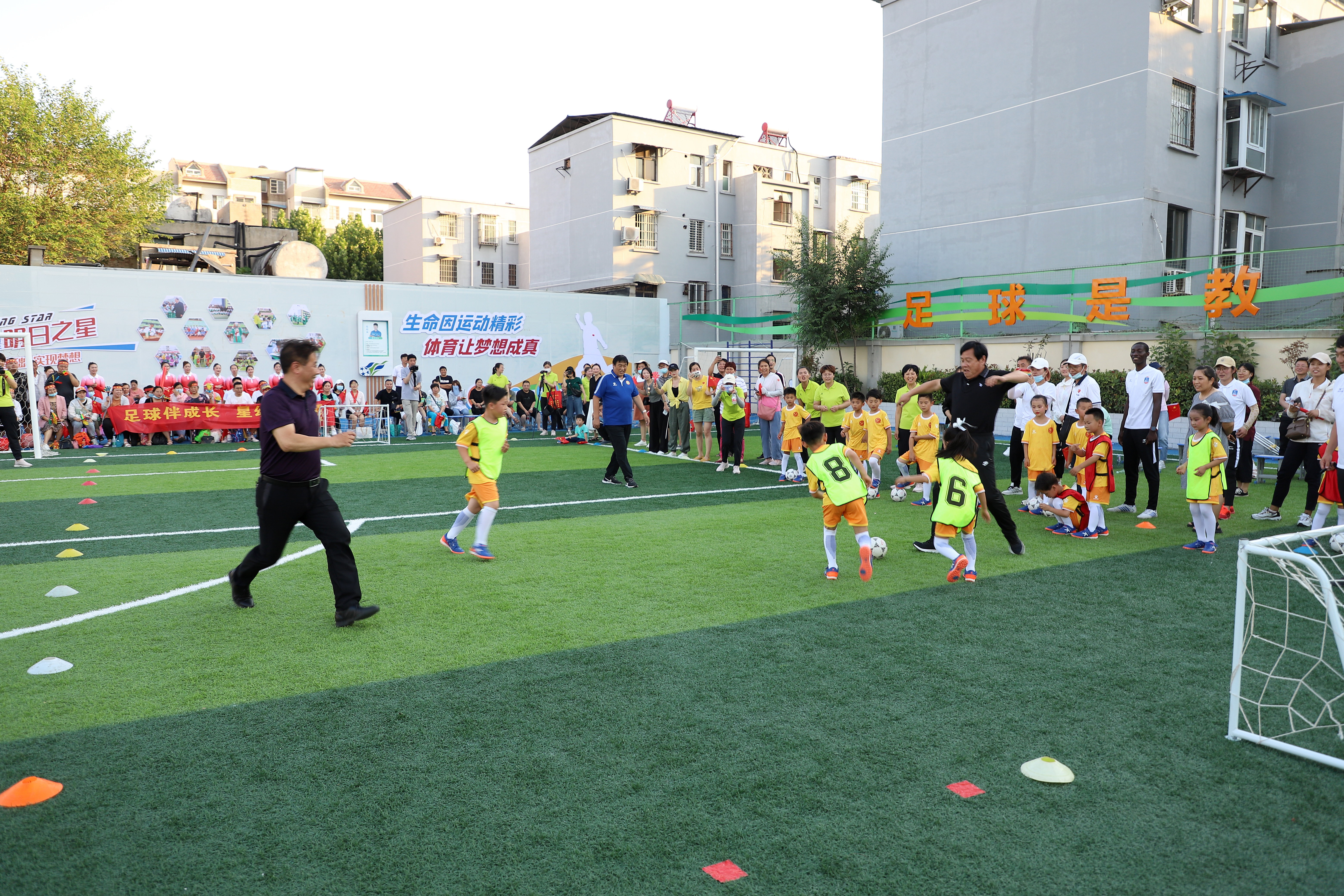 开封市红旗幼儿园参加顺河回族区幼儿趣味足球展示活动