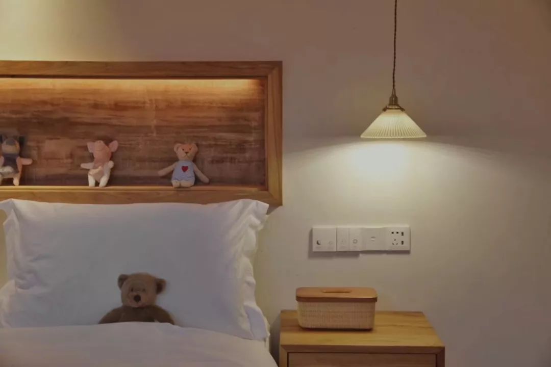 秋日河畔画中小镇，隐于茶园流水，山水间三店新开旅居吃茶慢生活