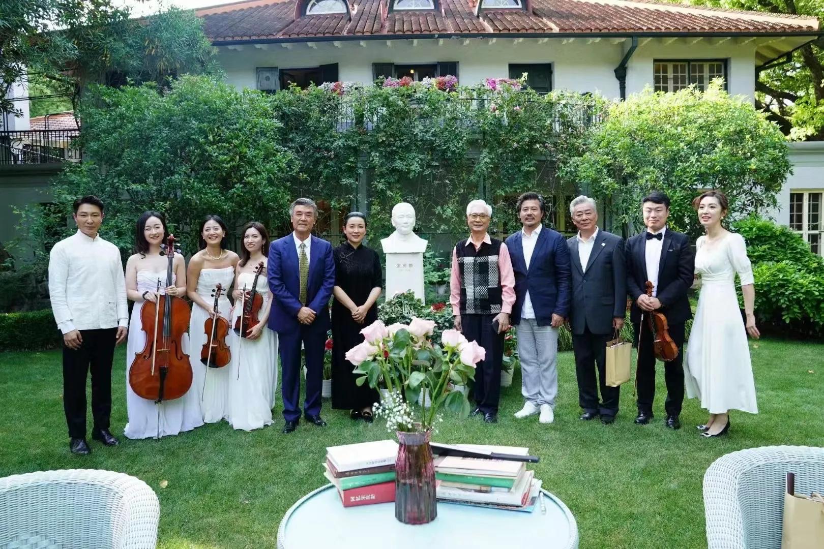 龚雪60多岁状态,68岁龚雪80岁达式常近照曝光