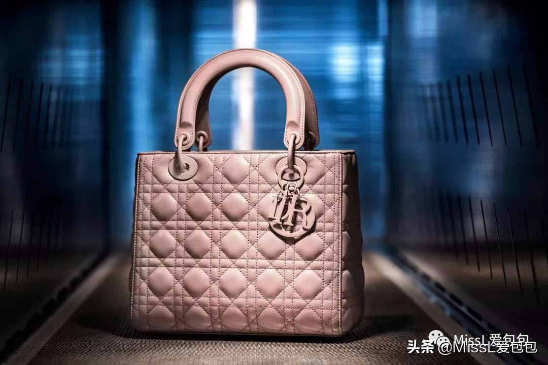 母亲节买束鲜花送妈妈,母亲节送妈妈一个皮包