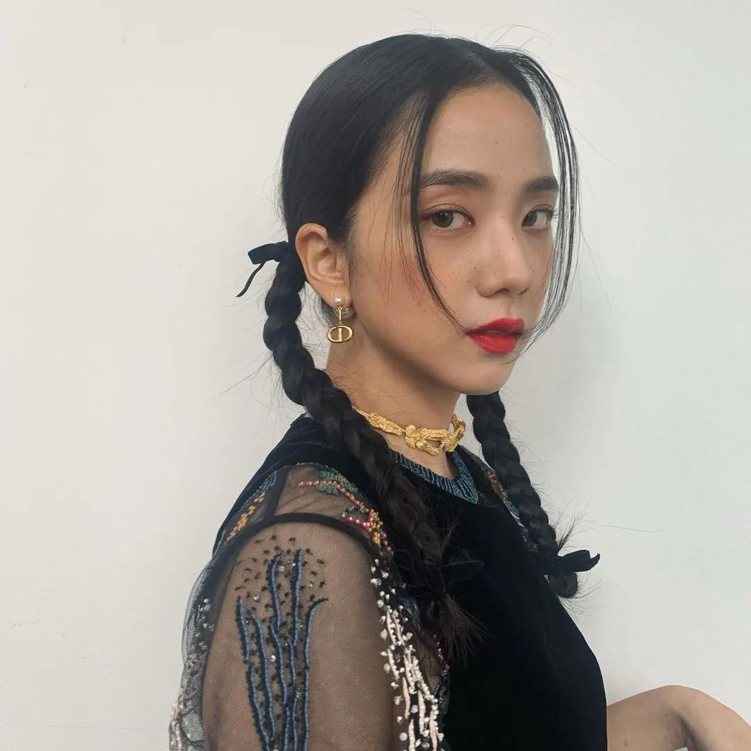 从BP小糊咖到Dior千金，Jisoo的脸越来越值钱了