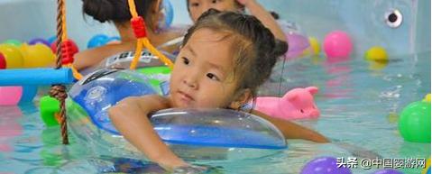 婴儿游泳好处及婴儿游泳注意事项,婴儿游泳有六大好处