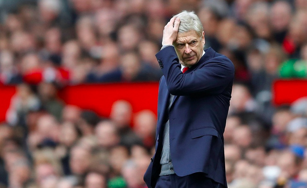 温格执教生涯最后一次对阵曼联,站在观众席的温格