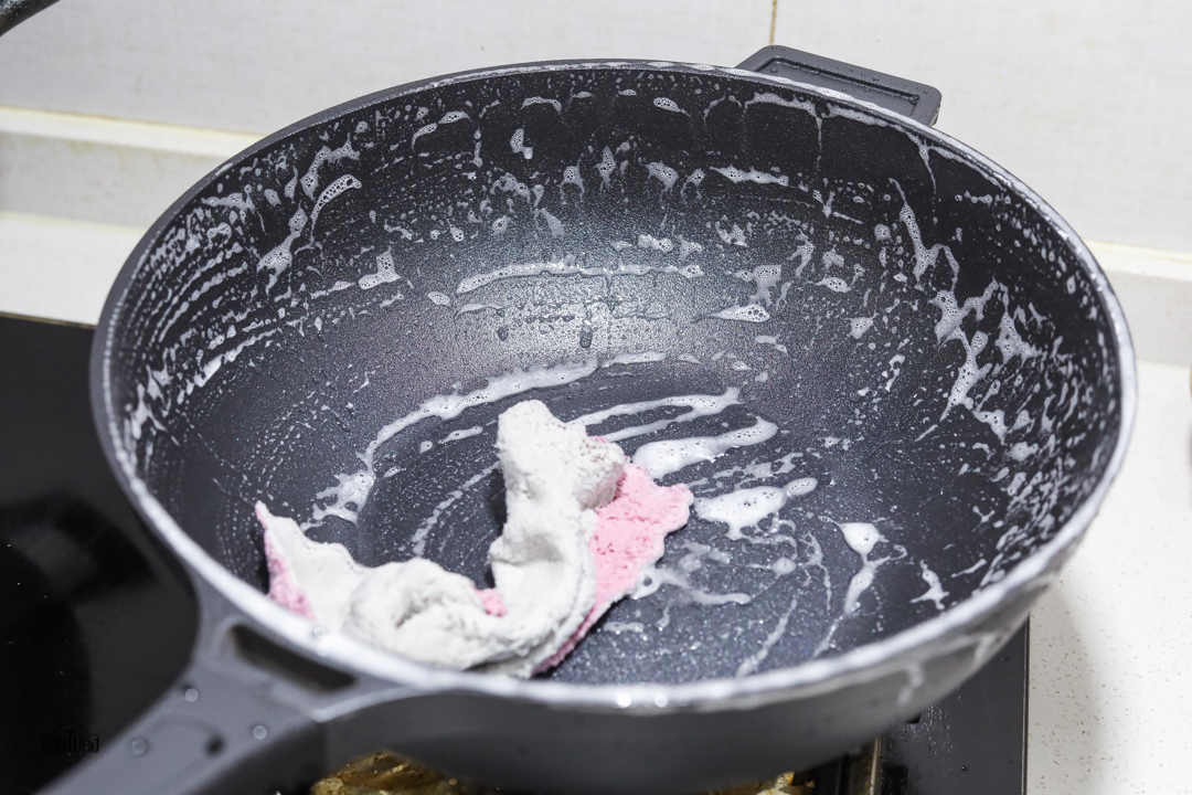 不粘锅正确使用方法,不粘锅第一次使用的正确方法