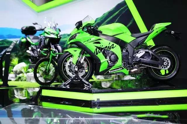 川崎ninja400是赛车摩托么,川崎zx10r跟ninja400外观对比