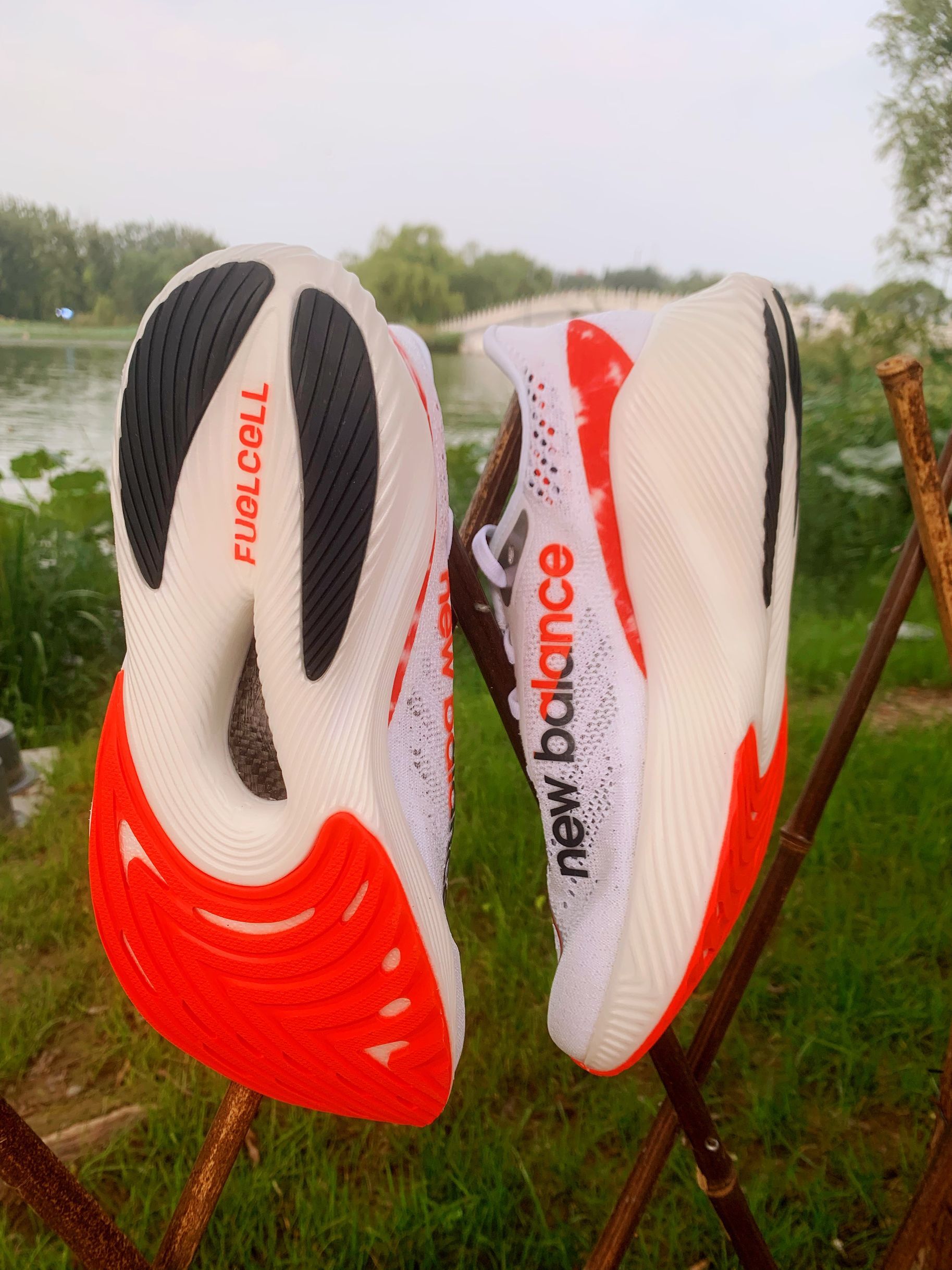 nbfuelcellrcelitev2跑鞋真实测评,nb高颜值复古跑鞋