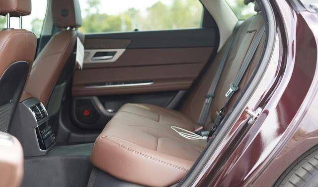 捷豹xfl2023款2.0tp250两驱豪华版,捷豹xfl2020款2.0t200ps进取运动版