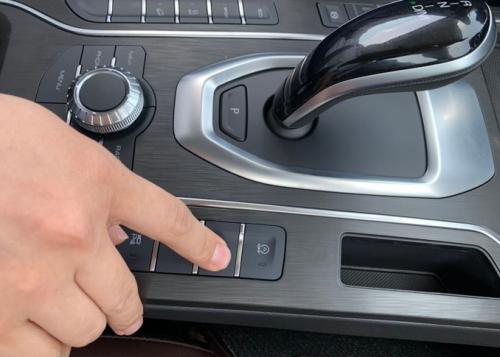 开上长安uni-v,开上别克君越