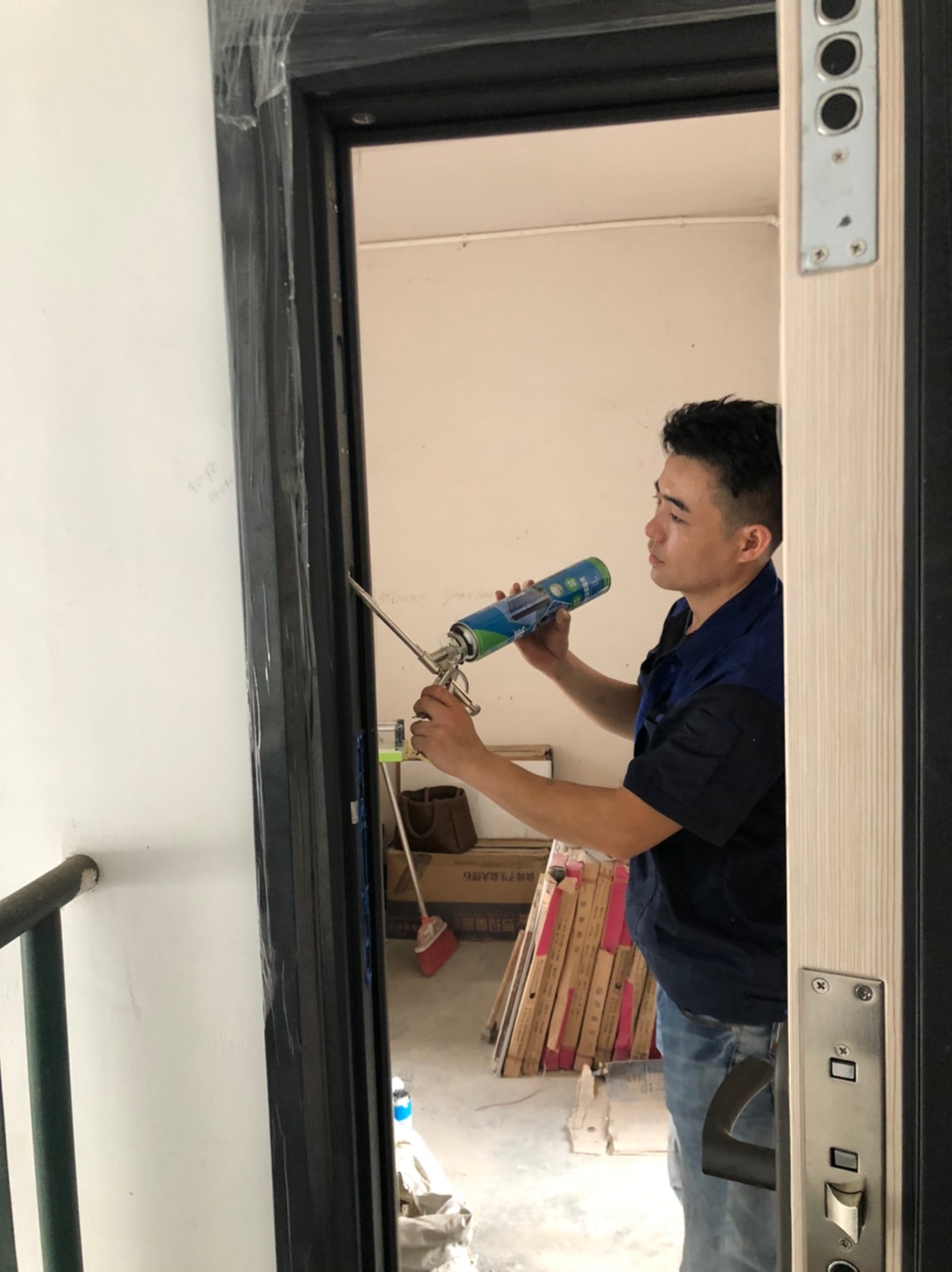 防盗门门槛低遮丑,入户防盗门难看怎么办