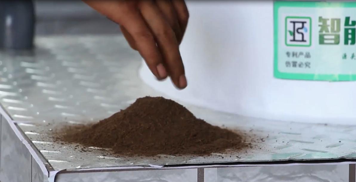 农村厕所改造有门无窗,农村厕所改造无需冲水图片