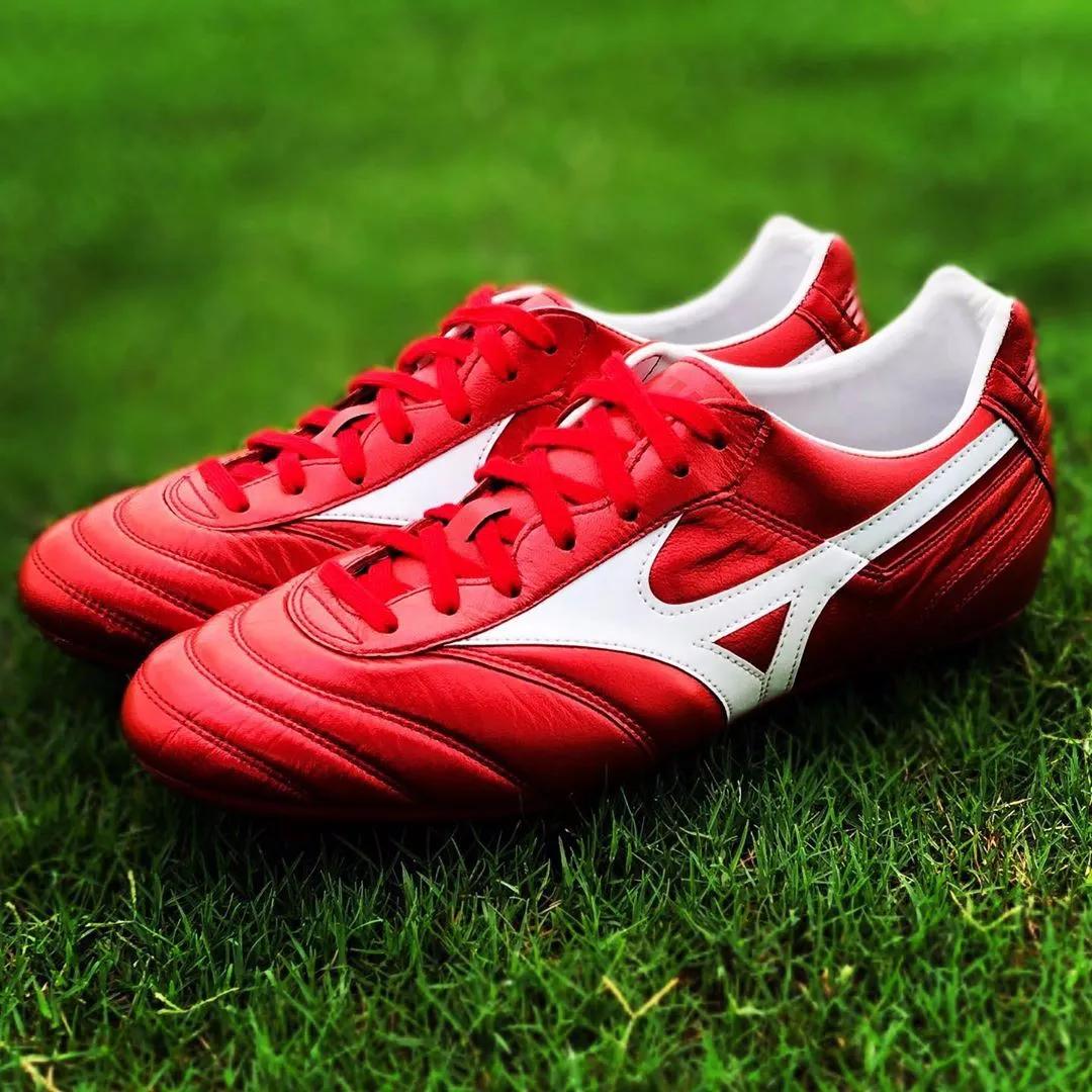 推荐几款又酷又帅的足球鞋,性价比极高的实战好鞋推荐足球鞋