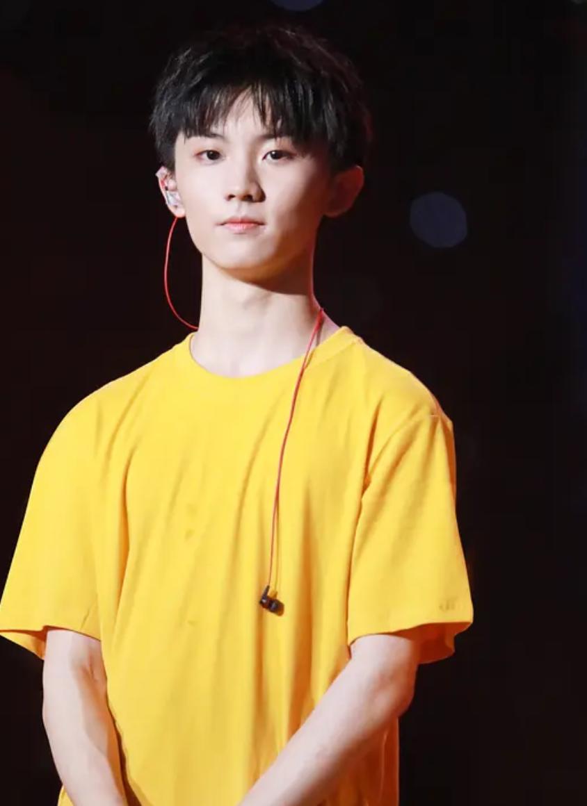 马嘉祺在快乐大本营唱快乐星球,马嘉祺被团队围唱什么是快乐星球