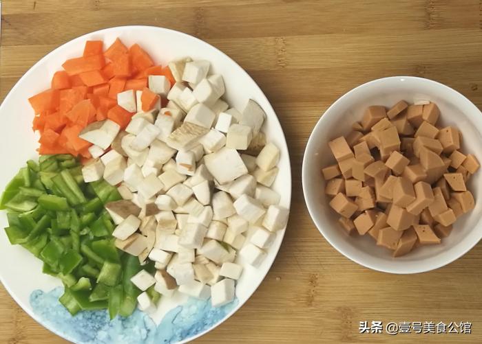 菠萝怎么吃最好吃又简单,菠萝有哪些吃法简单好吃