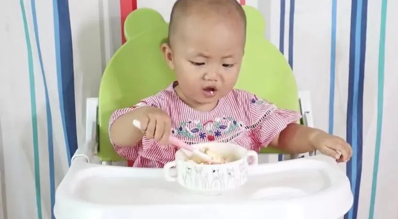 整个鸡蛋蒸蛋的正确做法,怎么样做蒸鸡蛋不是水蒸蛋