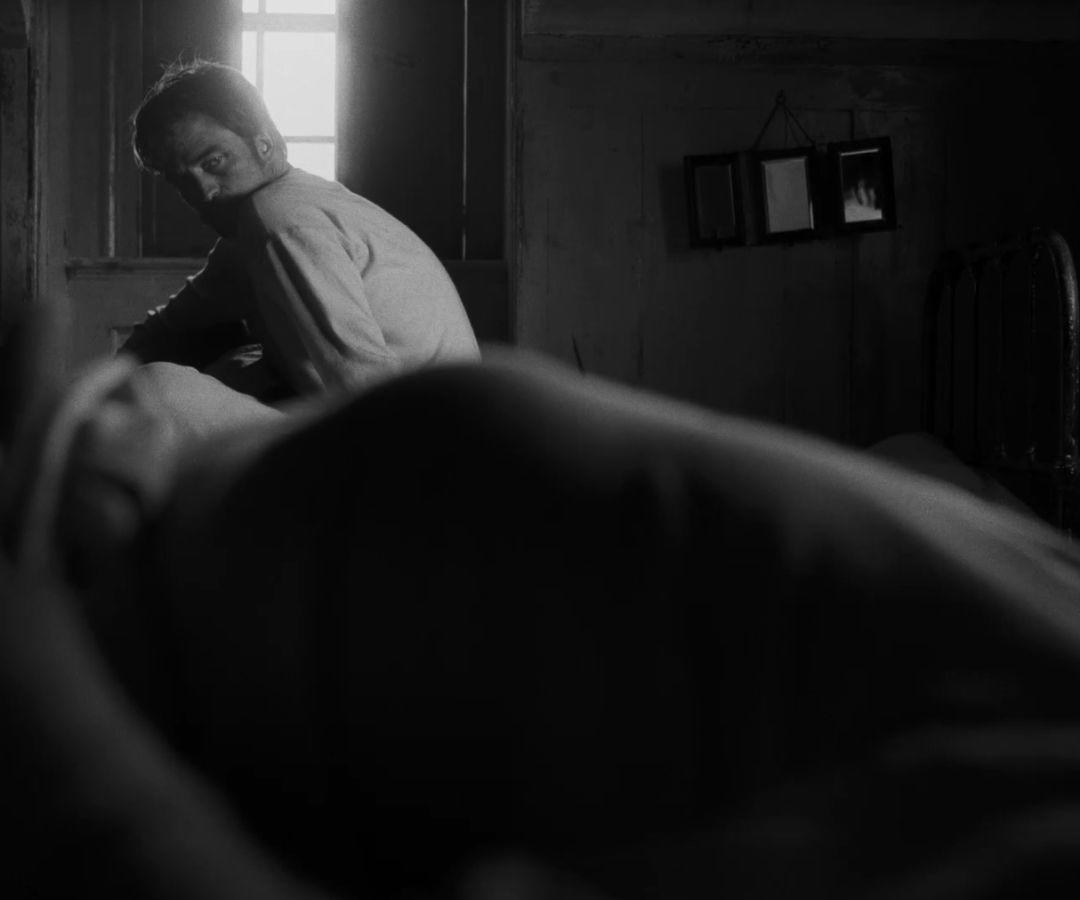 老拍床戏的暮光男，这次连美人鱼都不放过