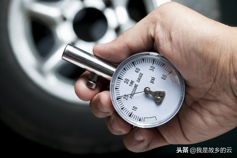 方向盘变重了的原因冬天,天冷方向盘一边重了怎么回事