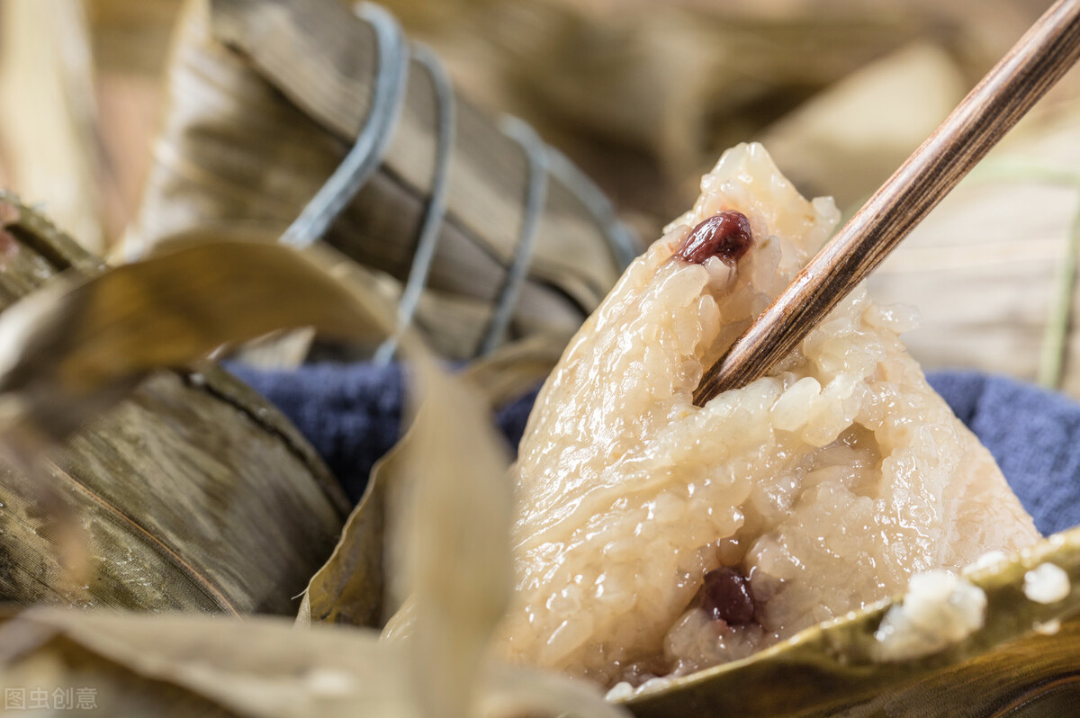 粽子放到冰箱里冷冻一年还能吃吗,吃不完的粽子千万别直接放入冰箱